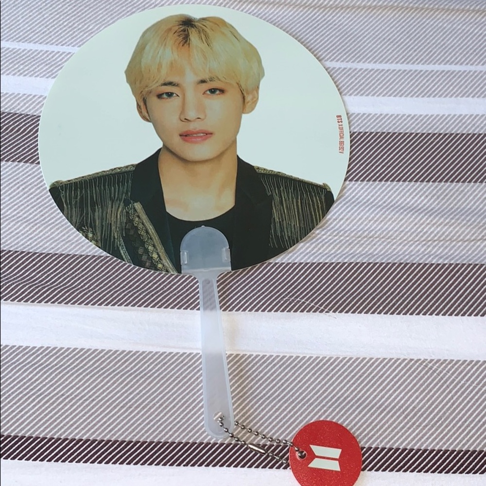 bts taehyung picket